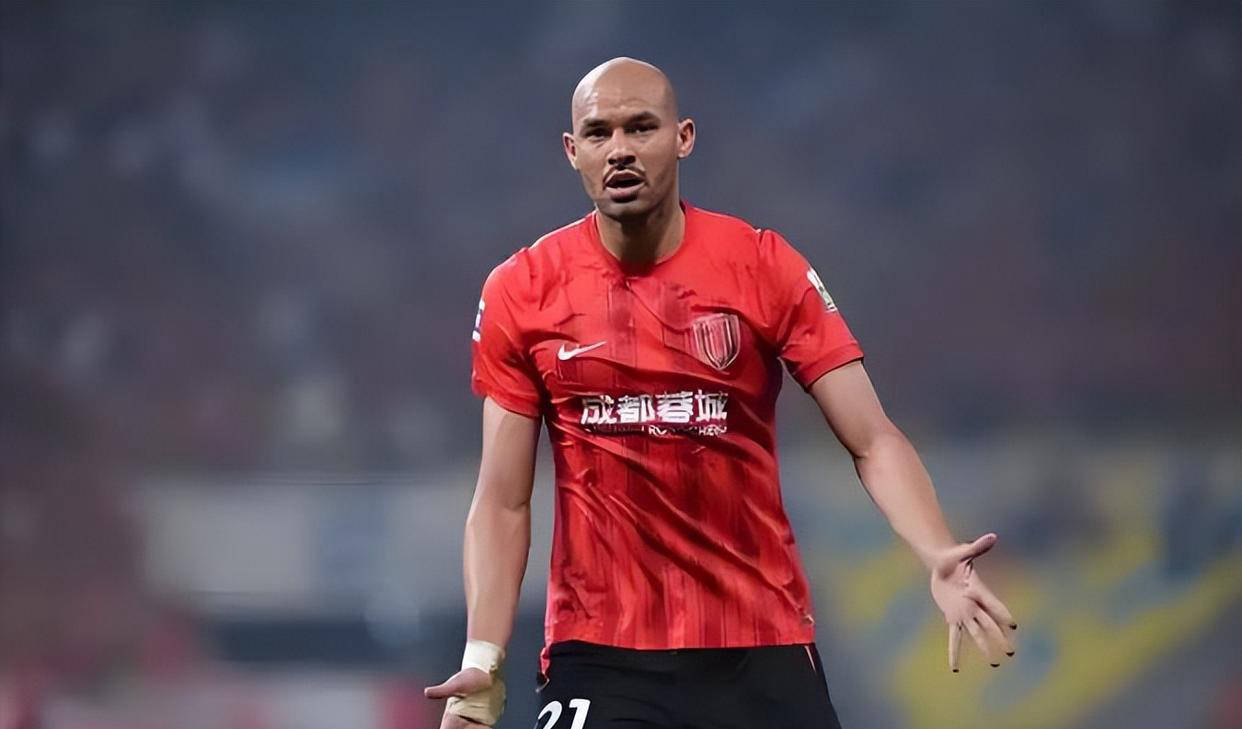 在与上海申, 队展现出色, 创替补上场 在与上海申, 队展现出色, 创替补上场