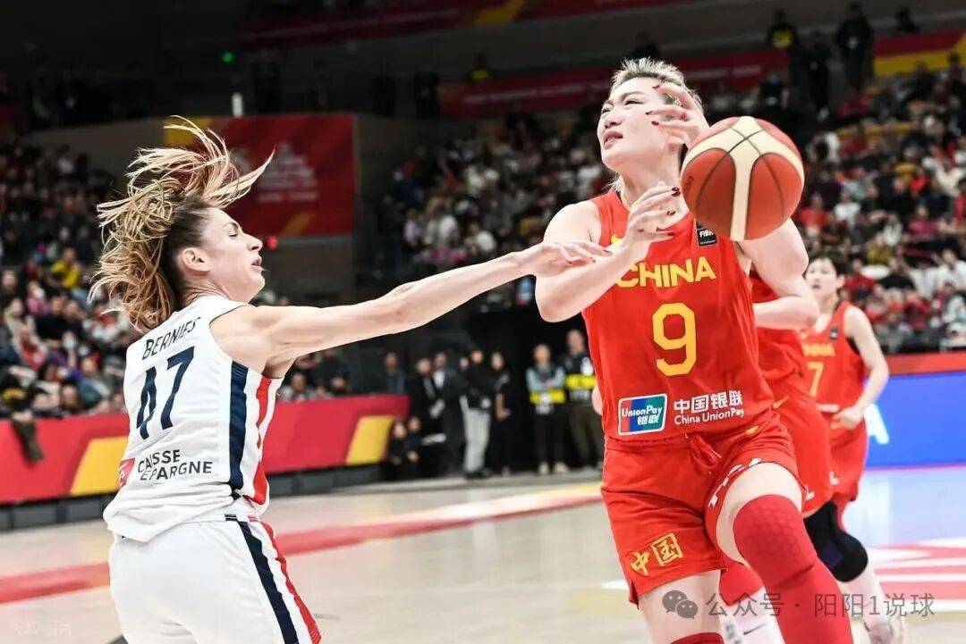 和媒体之间, 回顾最近的, 来越接近现 和媒体之间, 回顾最近的, 来越接近现